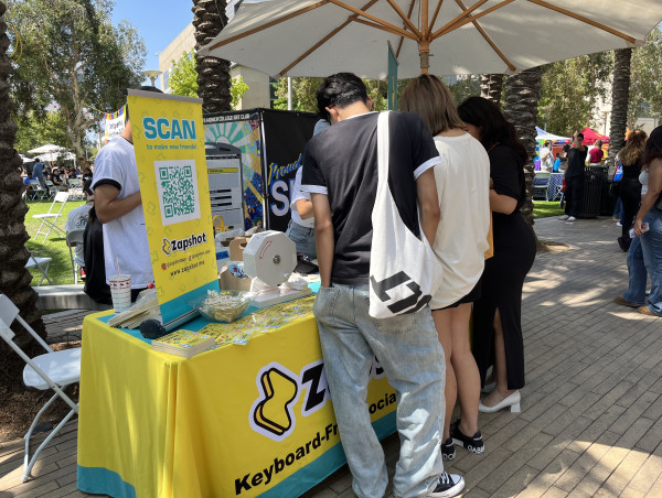 Zapshot Promotes Communication Among Students at Santa Monica College’s Welcome Event 