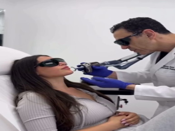  Yolanthe Cabau Achieves Flawless Skin with Dr. Simon Ourian's Coolaser Treatment at Epione Beverly Hills 