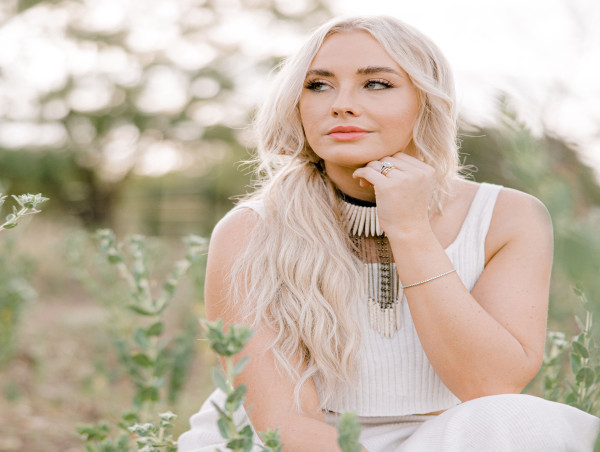  Entertainer Tori Martin Gets 'Lost In The Country' In New Music Video 