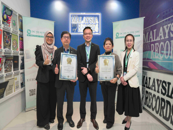  DC Healthcare Recognised In Malaysia Book of Records As The First Aesthetic Clinic Chain Listed On Bursa Malaysia 