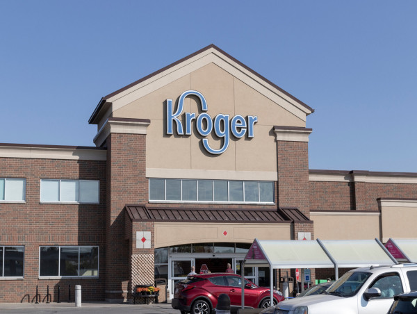  Billionaires, including Warren Buffett, invest in Kroger stock: should you follow suit? 