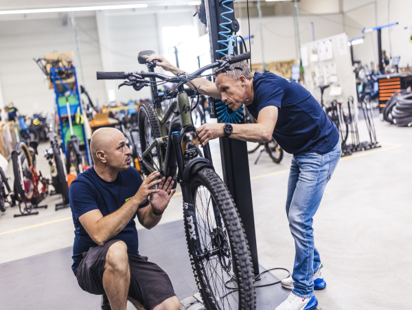  Refurbished E Bikes Now Available For Company Bike Leasing / Sustainable Mobility: Rebike And Businessbike Give E Bikes A Second Life 