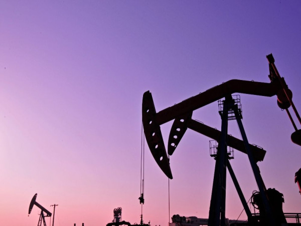  Oil prices dip amid Fed rate cut and US crude inventory report 