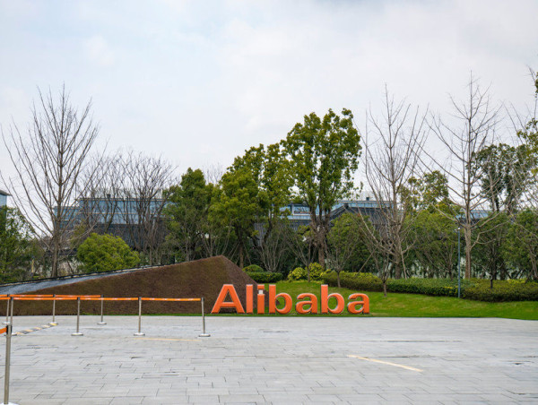 Alibaba stock price flips key resistance; analysts see a 25% surge