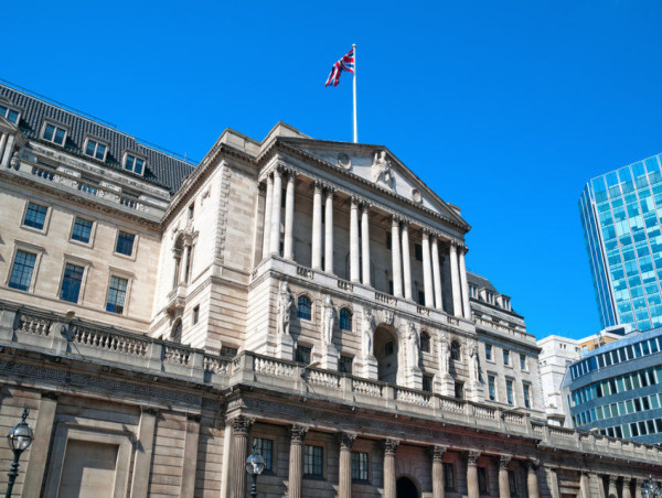  Bank of England holds interest rates steady despite US Fed’s jumbo rate cut 