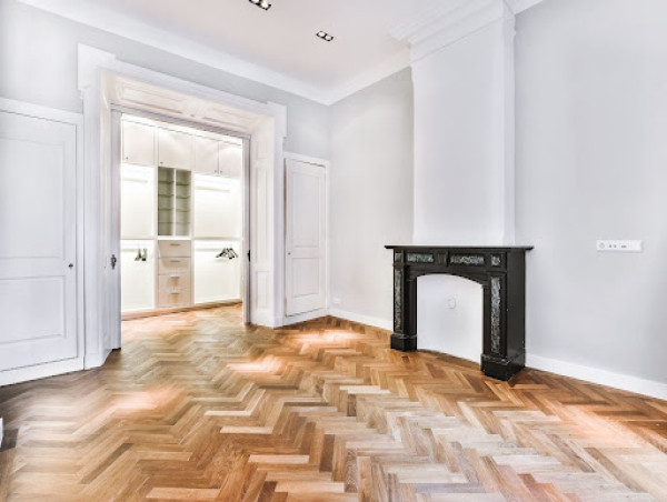  Oak Tree Hardwood Floor Refinishers Introduces Elegant Herringbone Designs for Local Homeowners 