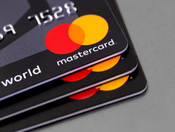  Is it safe to buy the Mastercard stock at an all-time high? 