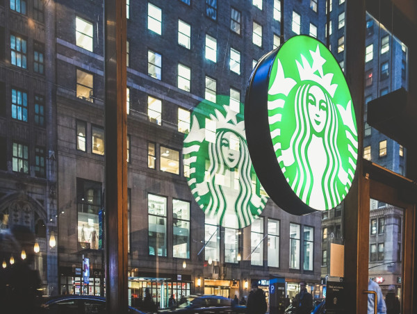  Bernstein upgrades Starbucks to Outperform, raises price target to $115: is it a buy? 