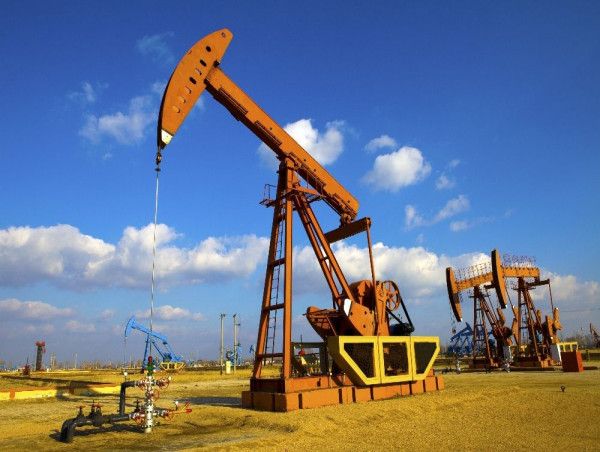  Oil prices dip again as fears of market oversupply loom 