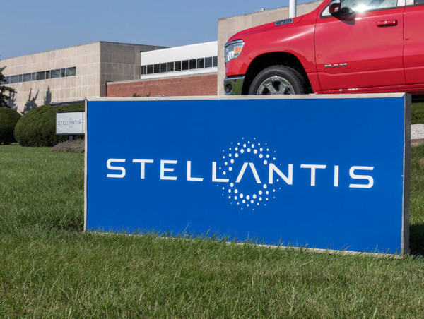  Stellantis plunges 14% after lowering forecast: what’s driving the struggles? 