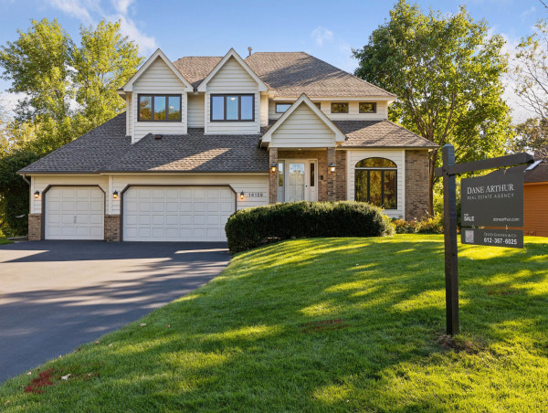 Eden Prairie Home on Staring Lake Hits the Market for the First Time in 23 Years