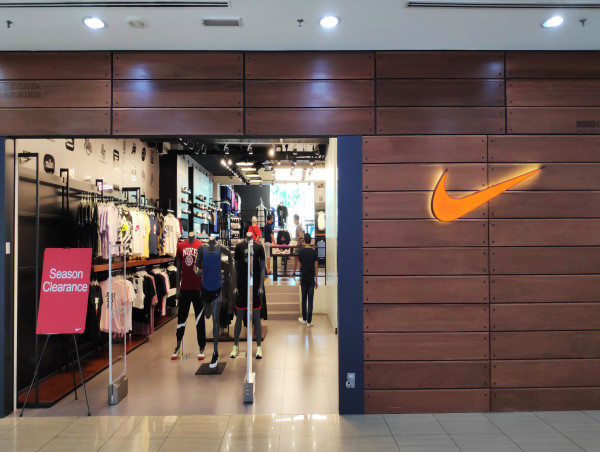  Nike Q1 earnings beat expectations, but NKE stock falls as full-year guidance is withdrawn 