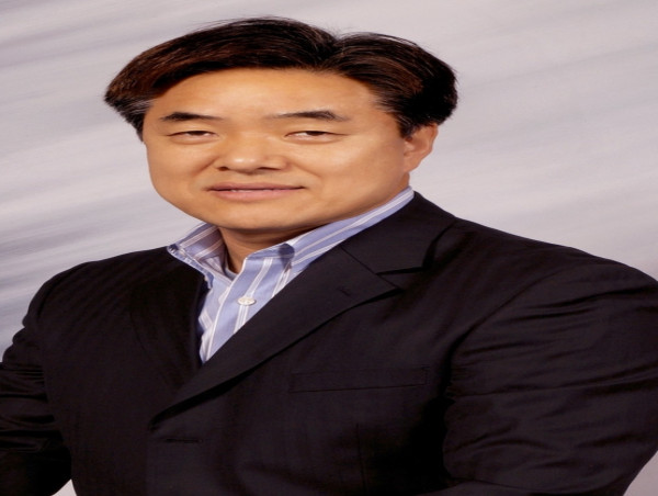 Introducing Duckhwan Kim, Author of Hydrangea in Lombard Street