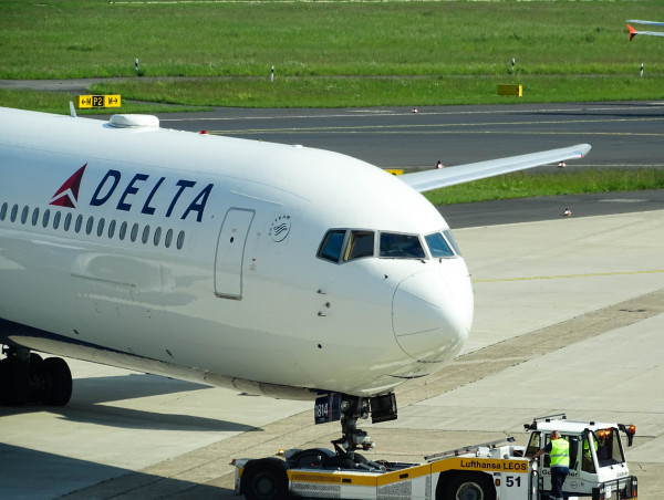  Is holiday demand already reflected in Delta Air Lines’ stock prices? 