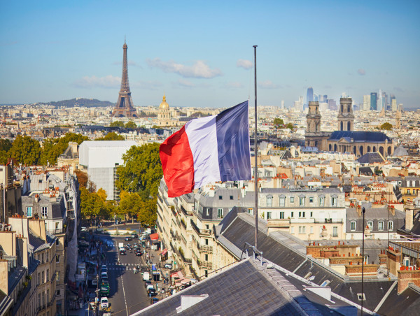  France to sell €300 billion in bonds for 2025 budget amid fiscal pressure and investor scrutiny 