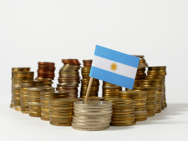  Argentina’s central bank planning to launch dollar-denominated debt card initiative 