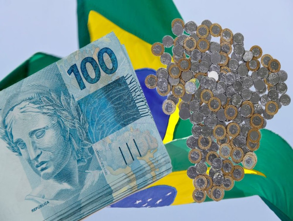  Brazil’s economic activity surpasses forecasts in August, strengthening rate-hike outlook 