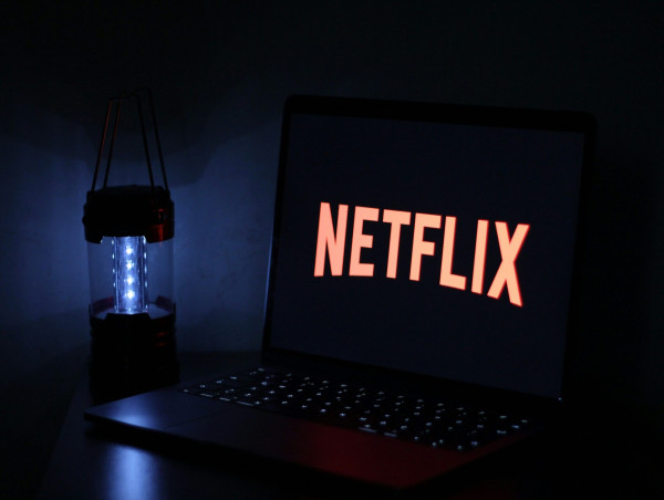  Can Netflix maintain its momentum as subscriber growth surges and ad-tier popularity rises? 