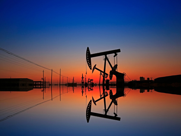  Rising inventories pull oil prices down over 1%, but Middle East tensions limit downside 