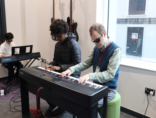  Renowned Blind Pianist Wows White City’s Young People At Inclusive Music Workshop 