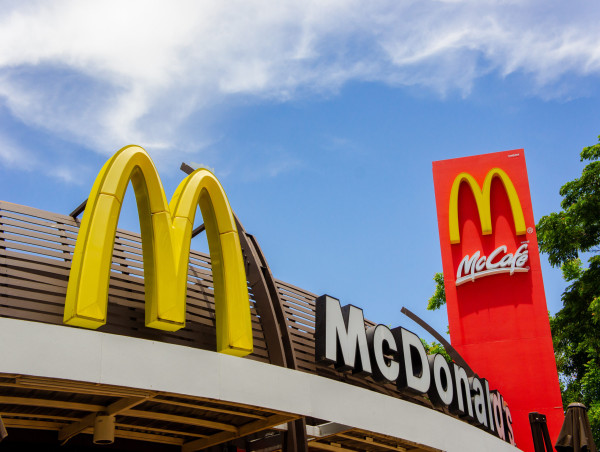  McDonald’s Q3 earnings today: will E. coli crisis impact revenue outlook? 