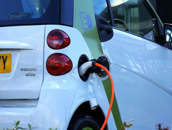  Are electric vehicles truly superior to gasoline cars? 