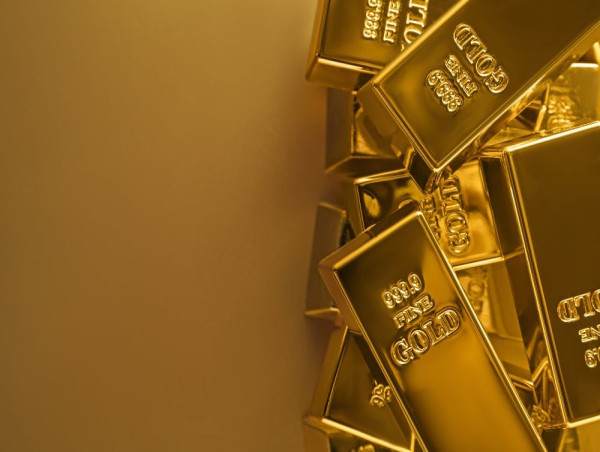  Gold rises on safe-haven demand as copper prices plunge in October 