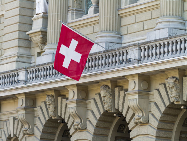  USD/CHF sends mixed signals ahead of US NFP data 