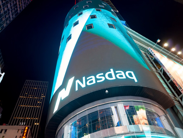  Nasdaq Composite index forms a risky pattern, pointing to a reversal 