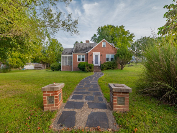  4BR/2.5BA Brick Home w/Basement on Corner Lot in Victoria VA set for Online Auction Announces Nicholls Auction Marketing 