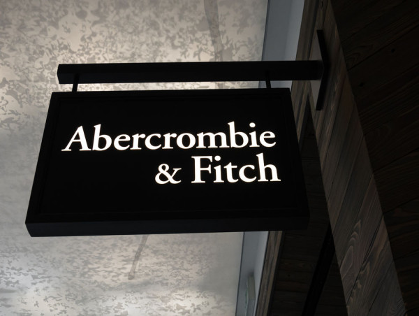  Abercrombie & Fitch stock sits at a key support: wait before buying 