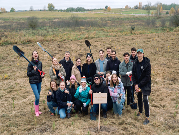CareBuzz and Hold.Earth Partner to Plant 1,000 Trees, Promoting Digital Volunteering for the Environment