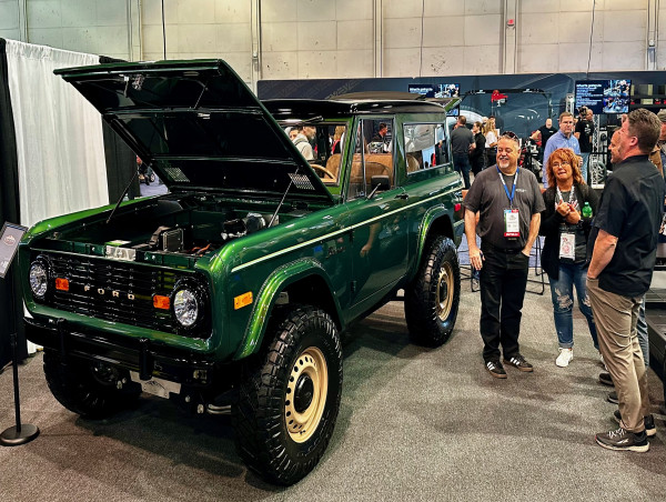  Elkington Motors Celebrates Kincer Chassis’ 1977 Ford Bronco EV as first EV Build Winner at SEMA 2024 Battle of Builders 