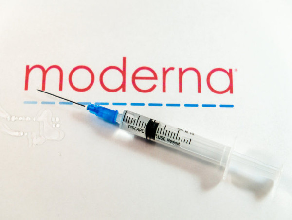  Moderna posts surprise profit as COVID vaccine sales exceed expectations 