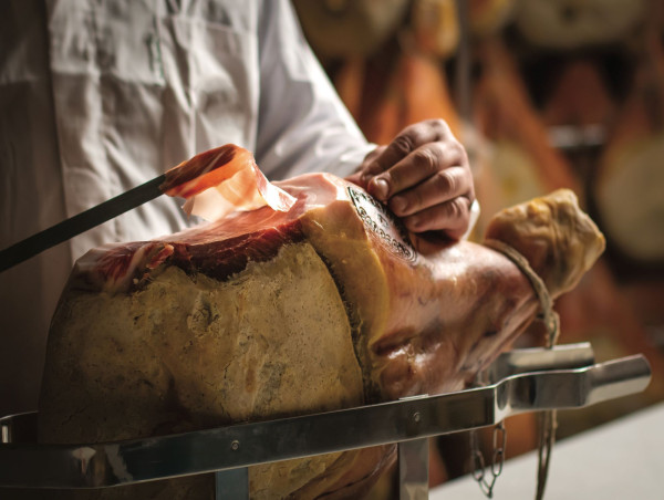  Prosciutto di Carpegna PDO in Australia to teach the art of hand-slicing 