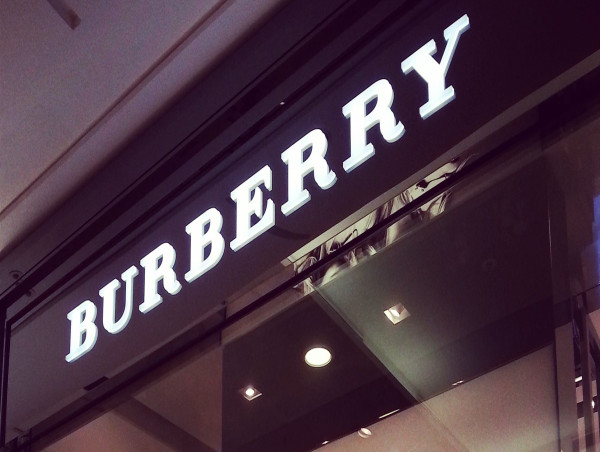  Burberry’s turnaround plan: what to make of shares jumping 22% despite losses? 