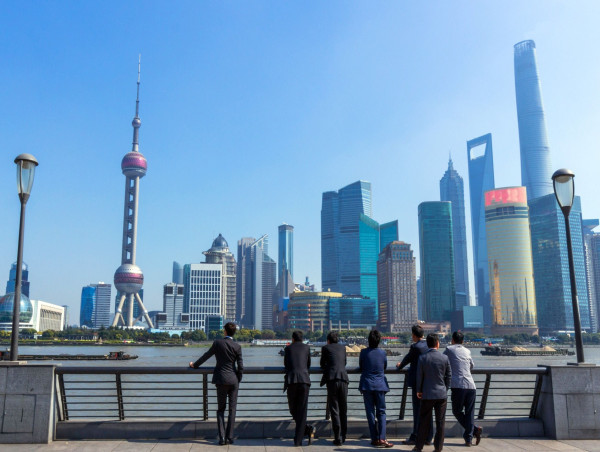 Shanghai Composite Index prepares for a big move as risks remain