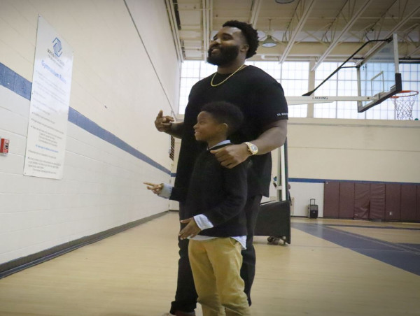 WASHINGTON COMMANDER HELPS CLUB KIDS GIVE BACK WHILE GIVING THANKS