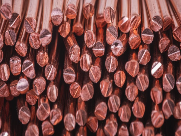  Copper price forecast: time to buy the dip or sell the rip? 