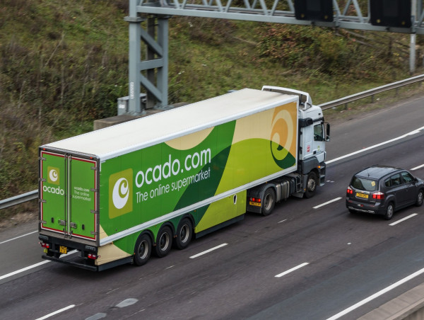  Ocado share price outlook: buy the dip or sell the rip? 