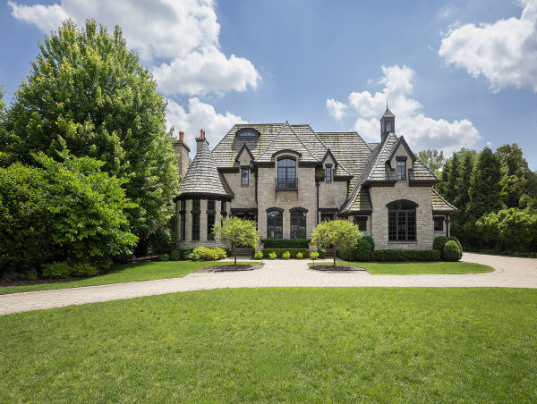  Concierge Auctions: Custom-Built Winnetka Estate, Previously Owned by Author Andy Weir, Pending Sale for After 43 Days 