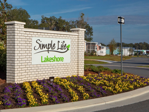 Simple Life Reintroduces Manufactured Homes to Lakeshore Community in Oxford, Florida