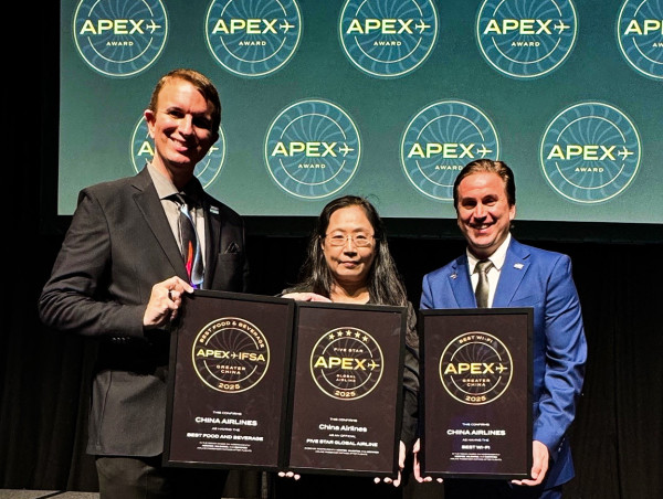  China Airlines Wins Triple Crown at APEX Awards 