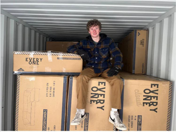  Teen Entrepreneur Introduces Tool-Free Sofa-In-A-Box Innovation to Canada’s $10.6B Furniture Market 