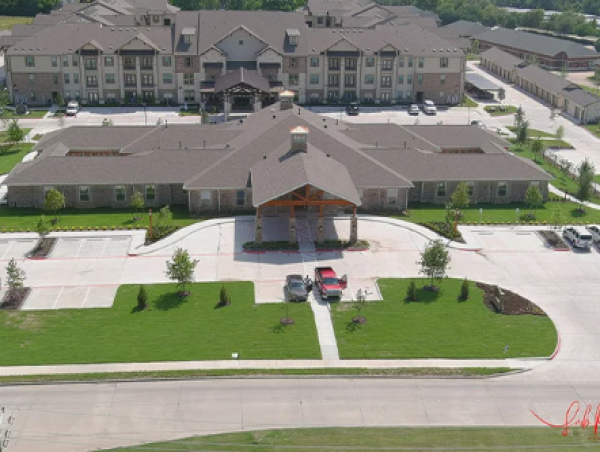  Village Green’s Texan Facilities Offer Personalized Senior Care and Support 