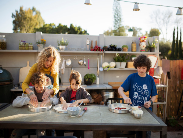  Maximizing Small Spaces: Outdoor Kitchen Ideas for Compact Yards 