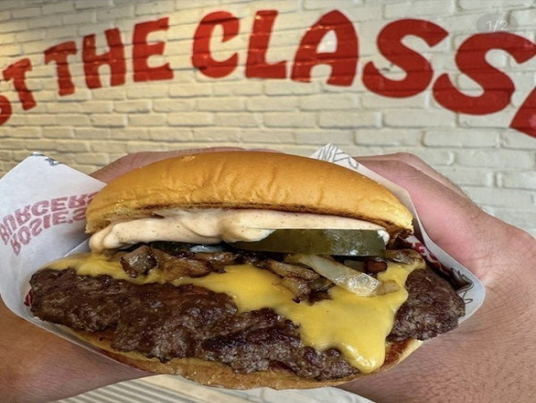  Happy Belly's Smash Burger Brand Rosie's Burgers Secures Real-Estate Location in Toronto's Avenue & Lawrence Neighborhood 