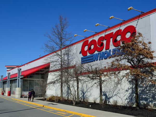  Costco stock’s steep valuation raises concerns: is it time to sell? 