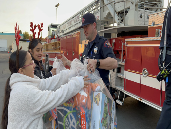  Davis Street’s Holiday Basket distribution brings joy to low-income families and seniors in Alameda County 
