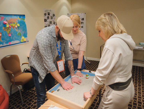  Volunteers for Ukraine Empowers Communities Through Resilience Training 